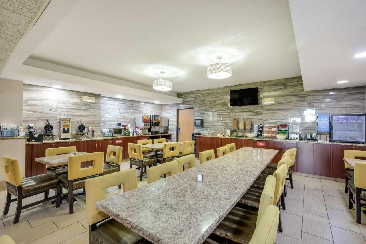 Best Western Waukesha Grand Pewaukee Ngoại thất bức ảnh