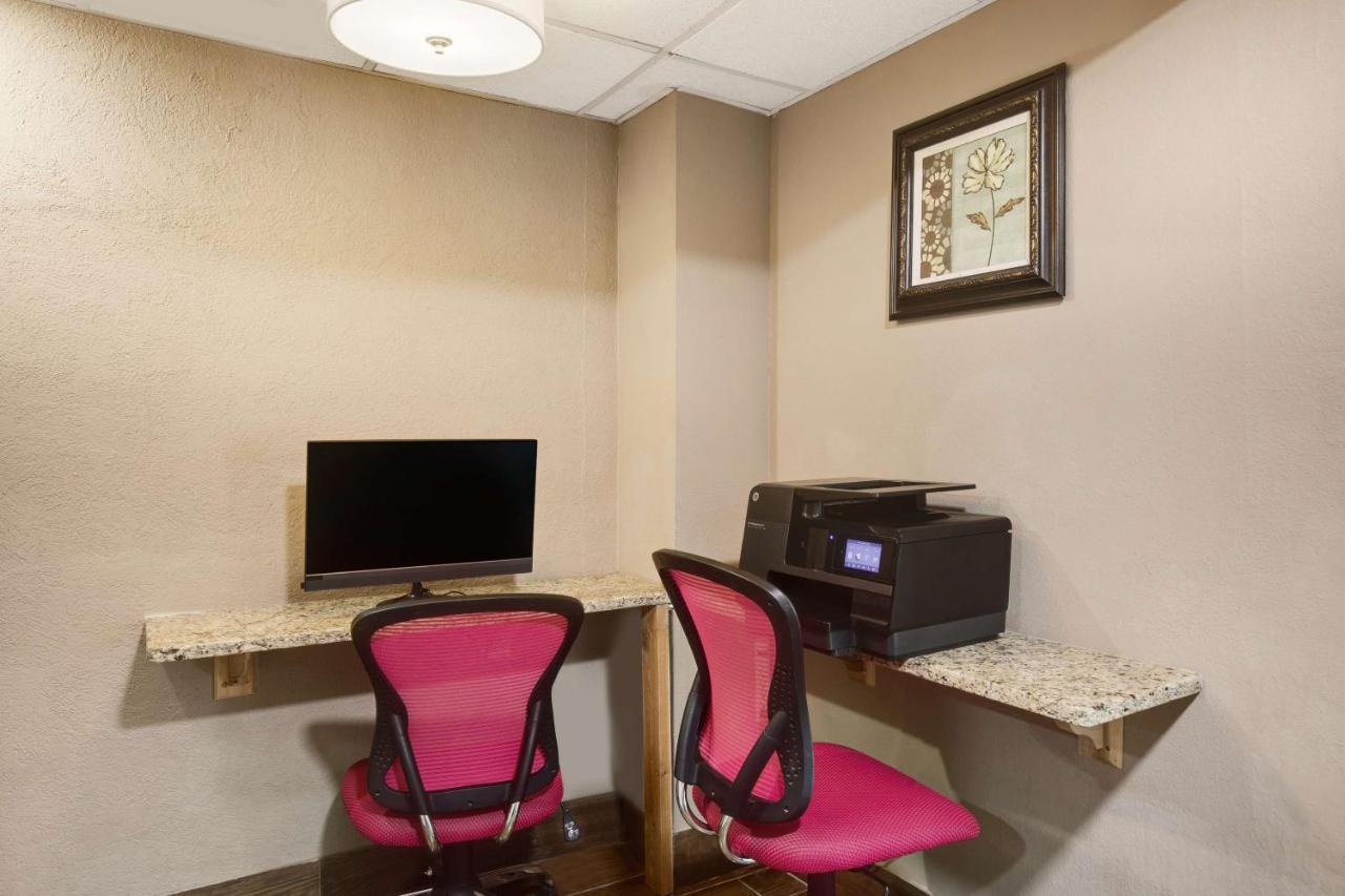Best Western Waukesha Grand Pewaukee Ngoại thất bức ảnh